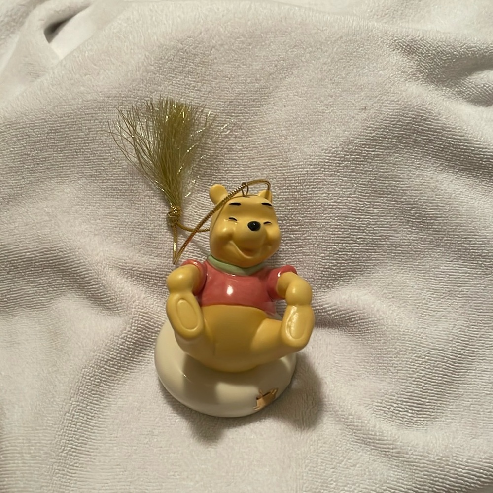 Lenox Disney Showcase Ornament: 2016 Annual, Sledding Fun With Pooh